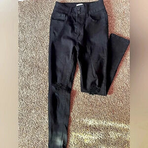 Forever 21 distressed skinny’s